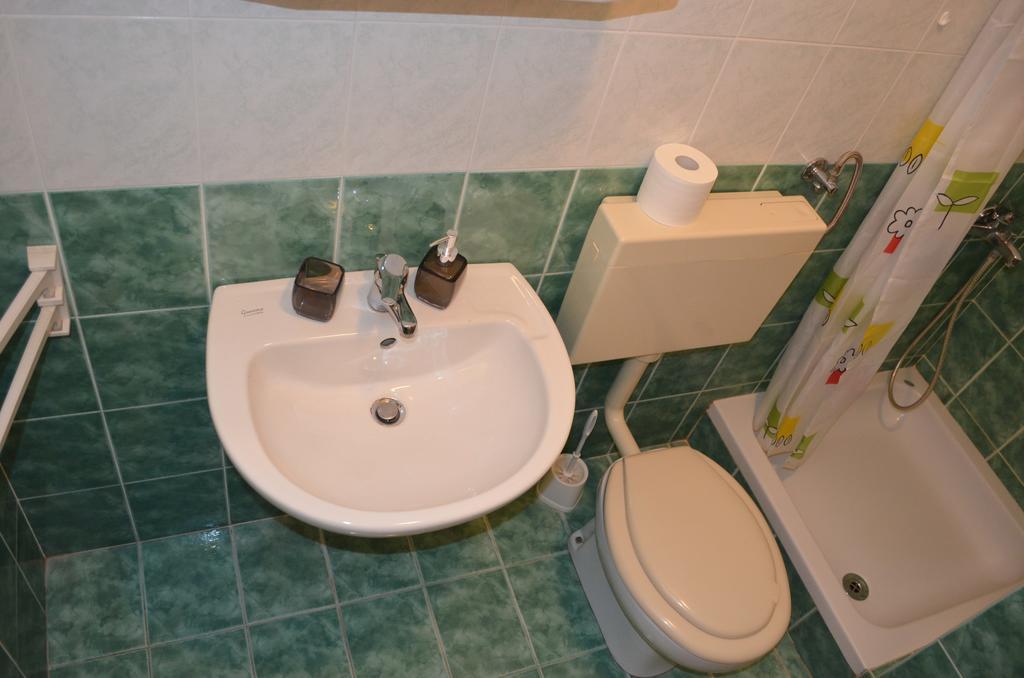 Apartments Sersic Baska Phòng bức ảnh