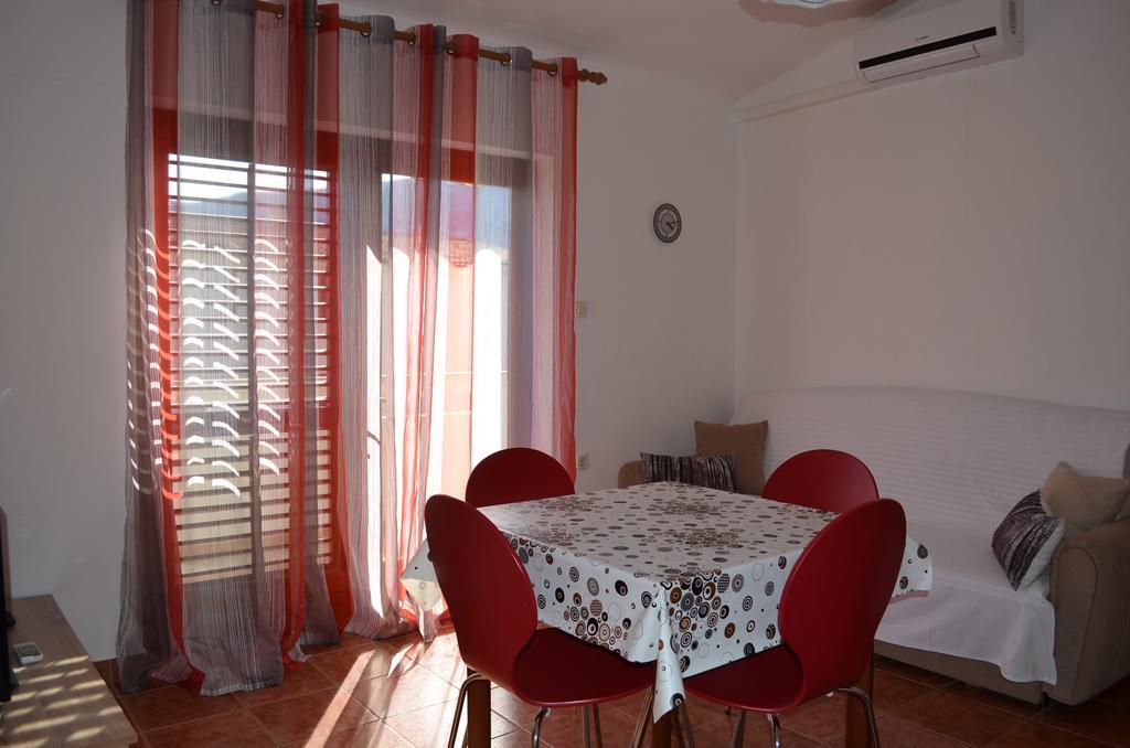 Apartments Sersic Baska Phòng bức ảnh